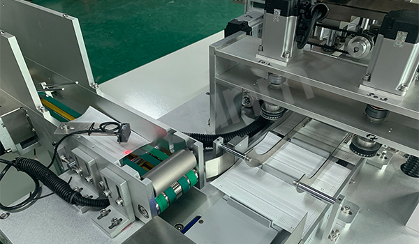 1657019228701342.jpg 平面口罩機(jī)細(xì)節(jié)圖.jpg